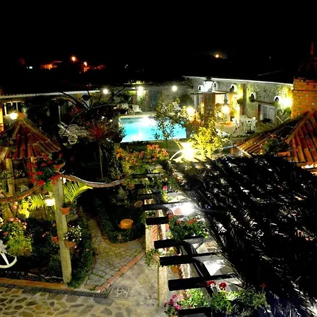 House With 2 Bedrooms In With Shared Pool Furnished Balcony And Wifi 600 M From The Beach Сasa de vacaciones *