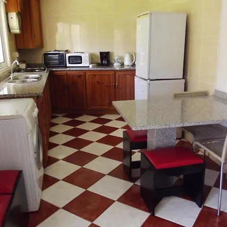 House With 2 Bedrooms In With Shared Pool Furnished Balcony And Wifi 600 M From The Beach Сasa de vacaciones Apúlia